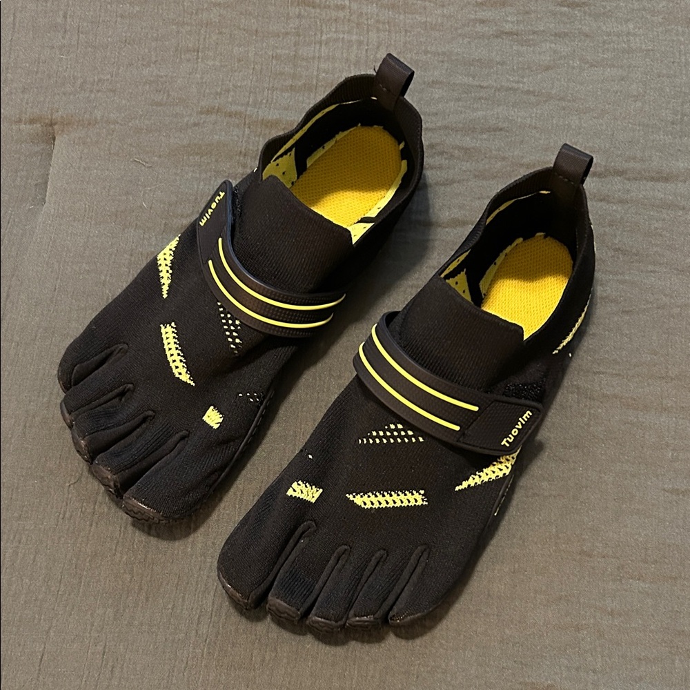 NWOT Men’s Barefoot Style Toe Shoes